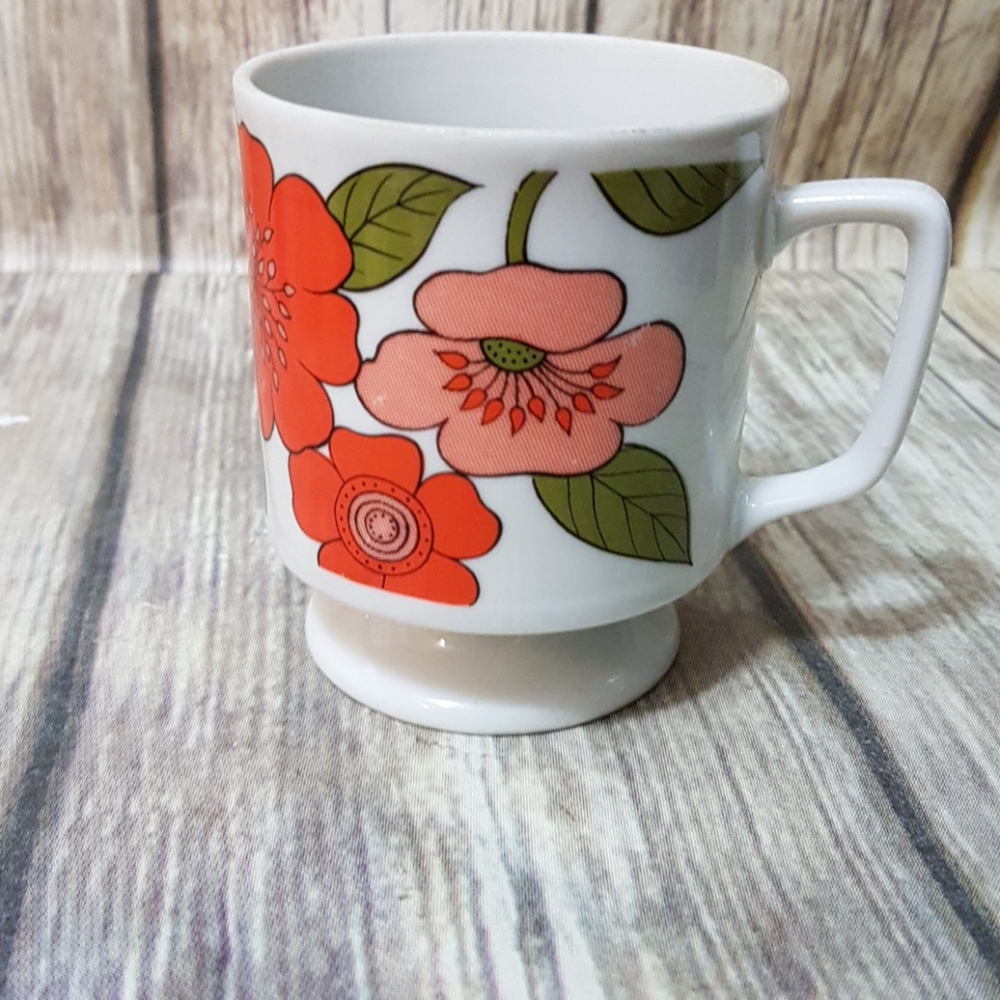 Vintage footed mug